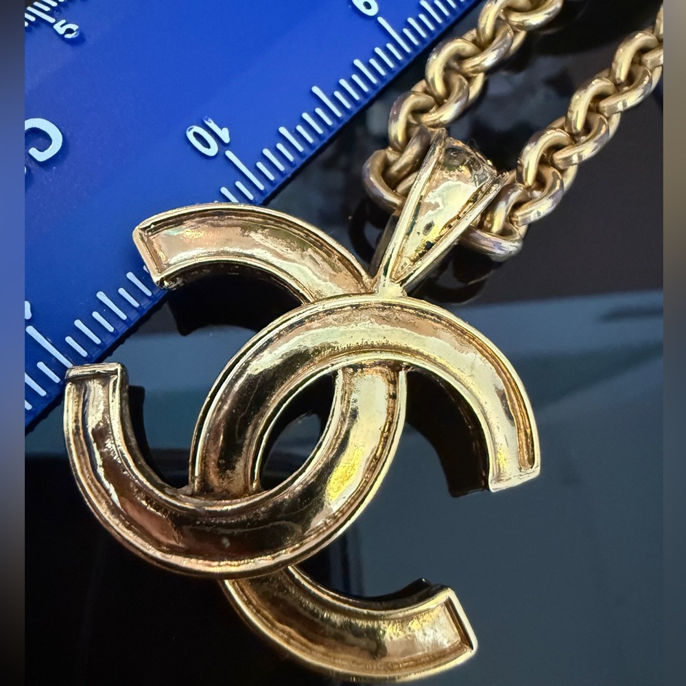 ❗️FINAL PRICE❗️LOT 1812 24K gold plated CHANEL vintage CC pendant necklace - Picture 11 of 16